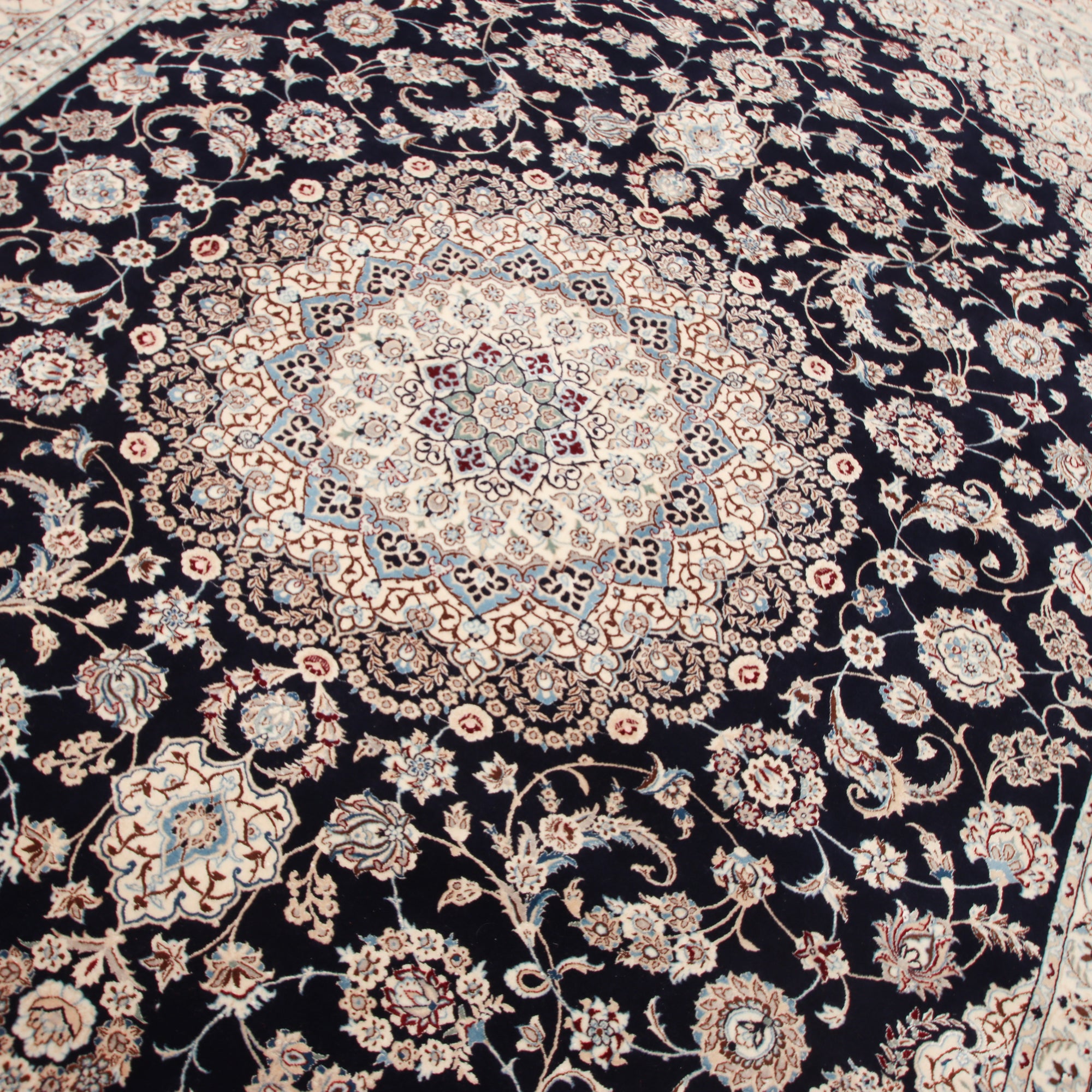 Nain 6la  253 x 363 cm